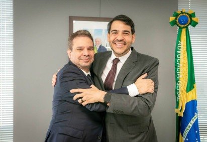 Advogado-Geral da União (AGU), Jorge Messias, e ministro da Justiça e Segurança Pública, Wellington César Lima e Silva, publicam foto em meio a rumores de divisão do ministério -  (crédito: Reprodução/Redes Sociais) -Advogado-Geral da União (AGU), Jorge Messias, e ministro da Justiça e Segurança Pública, Wellington César Lima e Silva, publicam foto em meio a rumores de divisão do ministério -  (crédito: Reprodução/Redes Sociais)