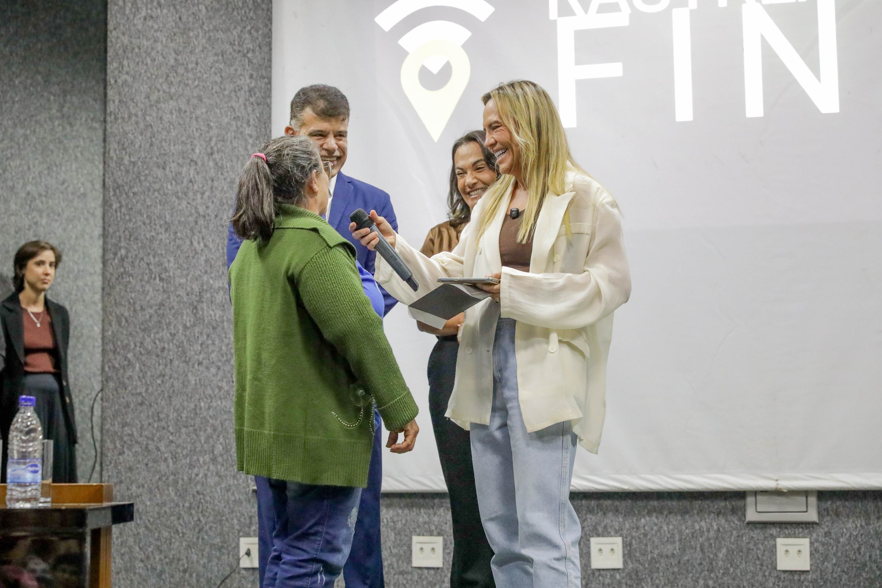 PCDF devolve 287 celulares a vítimas de roubo no DF