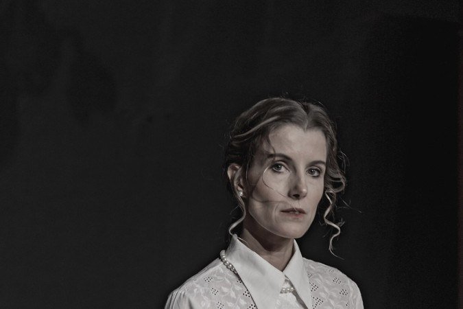 Freud e o Visitante
Com Grupo Tapa. Direção: Eduardo Tolentino. Elenco:  Adriano Bedin, Anna Cecília Junqueira, Brian Penido Ross, Bruno Barchesi. Amanhã, às 17h30 e às 20h, e domingo, às 17h e às 19h30, no Teatro UNIP (SGAS 913). Ingressos: de R$ 160 a R$ 25. Não recomendado para menores de 12 anos
