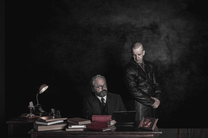 Freud e o Visitante
Com Grupo Tapa. Direção: Eduardo Tolentino. Elenco:  Adriano Bedin, Anna Cecília Junqueira, Brian Penido Ross, Bruno Barchesi. Amanhã, às 17h30 e às 20h, e domingo, às 17h e às 19h30, no Teatro UNIP (SGAS 913). Ingressos: de R$ 160 a R$ 25. Não recomendado para menores de 12 anos
