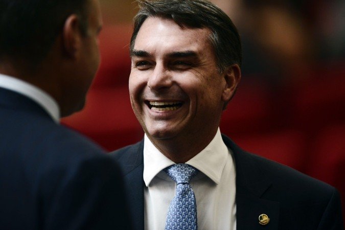 Flávio trabalha para apresentar uma imagem de moderado na corrida presidencial, contrastando com outros nomes da direita - (crédito: Minervino Júnior/CB/D.A.Press) Flávio trabalha para apresentar uma imagem de moderado na corrida presidencial, contrastando com outros nomes da direita - (crédito: Minervino Júnior/CB/D.A.Press)