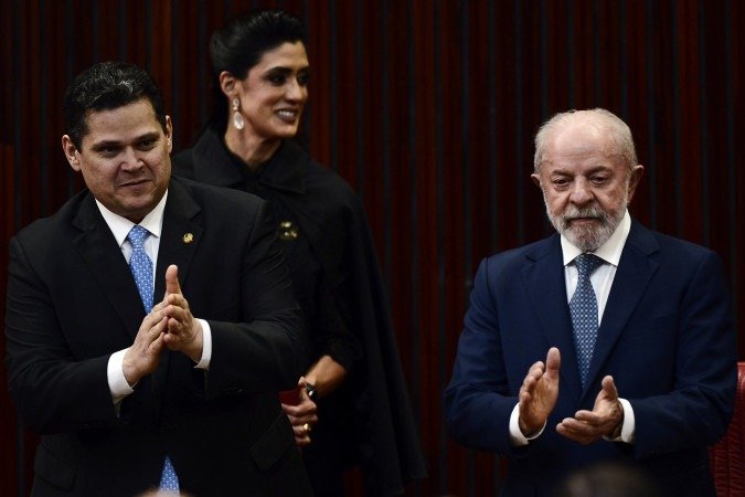 Lula e Alcolumbre se encontram na casa de Moraes para 