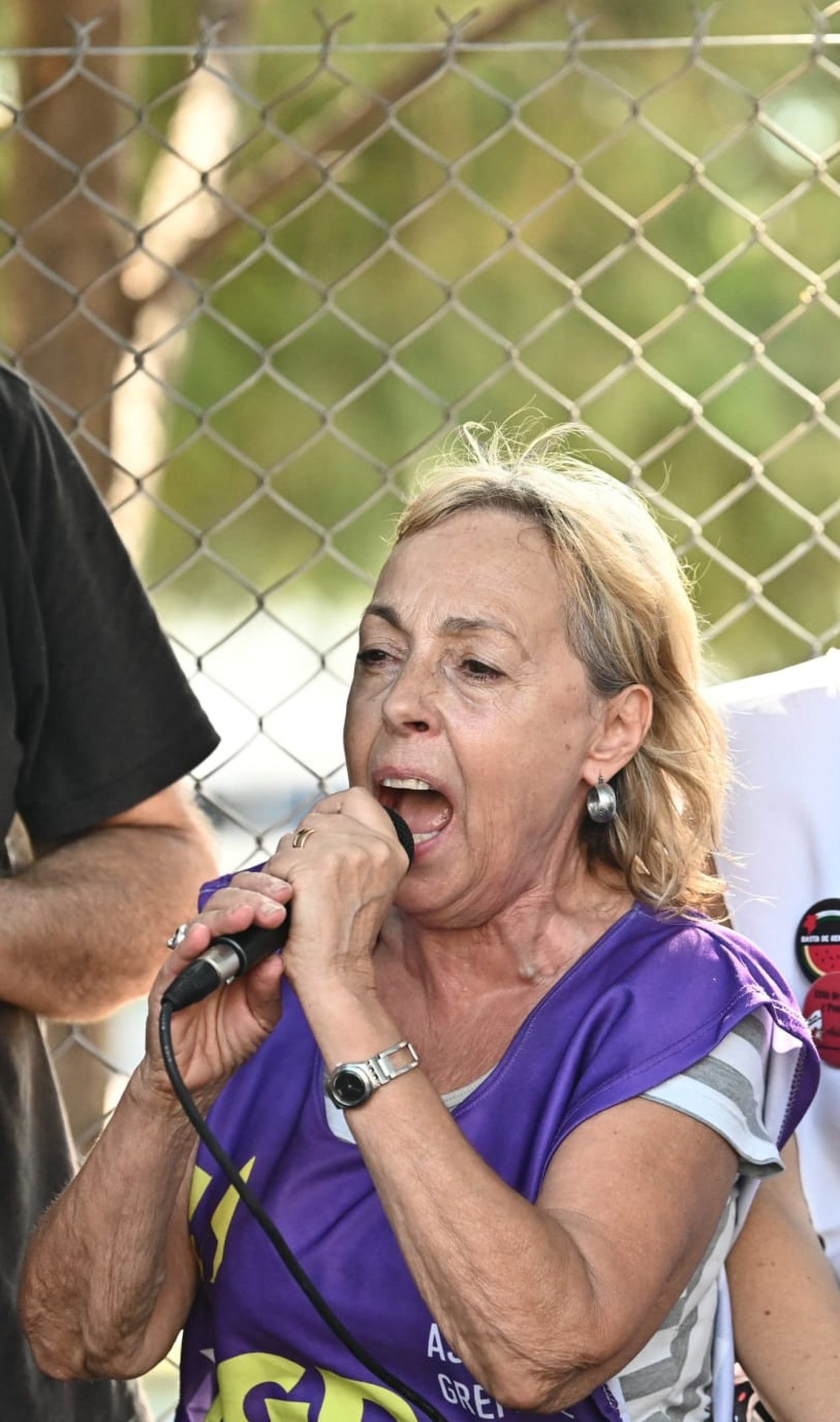 Ileana Celotto, subsecret&aacute;ria da Associa&ccedil;&atilde;o dos Gr&ecirc;mios Docentes da Universidad de Buenos Aires (UBA) e organizadora da marcha  