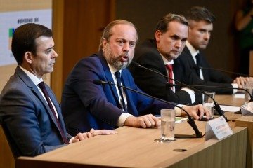 Na coletiva de imprensa, o ministro Silveira conclamou as distribuidoras a 'fazerem a sua parte' para evitar a elevação de preços -  (crédito: Ricardo Botelho/.MME)