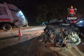 CBMDF atende colisão envolvendo veículo de passeio, caminhão e ônibus - (crédito: CBMDF/Divulgação) CBMDF atende colisão envolvendo veículo de passeio, caminhão e ônibus - (crédito: CBMDF/Divulgação)