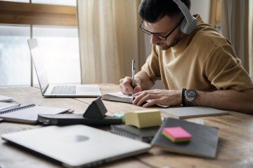 Programa de renegociação de dívidas do Fundo de Financiamento Estudantil (Fies) começa nesta quarta-feira (13/5)
- (crédito: Reprodução/Magnific) Programa de renegociação de dívidas do Fundo de Financiamento Estudantil (Fies) começa nesta quarta-feira (13/5)
- (crédito: Reprodução/Magnific)