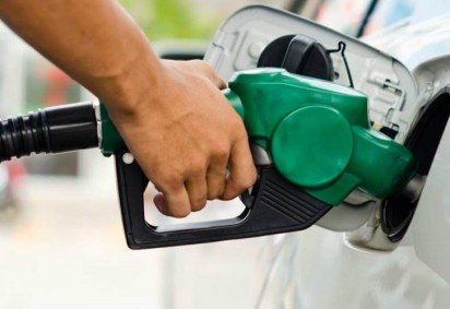 Medida reduz em R$ 0,63 por litro as alíquotas de PIS/Pasep e Cofins sobre a gasolina e amplia redução anterior, de R$ 0,44 -  (crédito: Divulgação) -Medida reduz em R$ 0,63 por litro as alíquotas de PIS/Pasep e Cofins sobre a gasolina e amplia redução anterior, de R$ 0,44 -  (crédito: Divulgação)