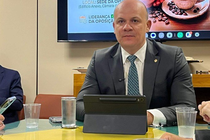 O líder da oposição na Câmara disse estar negociando pontos sobre o período de transição na PEC que prevê o fim da escala 6x1 - (crédito: Danandra Rocha/CB/D.A. Press) O líder da oposição na Câmara disse estar negociando pontos sobre o período de transição na PEC que prevê o fim da escala 6x1 - (crédito: Danandra Rocha/CB/D.A. Press)