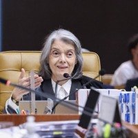 Ao proferir seu voto, Cármen Lúcia trouxe um relato pessoal para comprovar a misoginia sofrida por mulheres no ambiente de trabalho -  (crédito:  Antonio Augusto/STF)