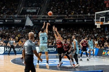 Em um 'tudo ou nada' que revive as finais mais icônicas do NBB, as camisas mais tradicionais do basquete nacional duelam nesta sexta-feira sob a expectativa de novo recorde de público. -  (crédito: Matheus Maranh&atilde;o / CAIXA Bras&iacute;lia  @mmaranhaofoto)