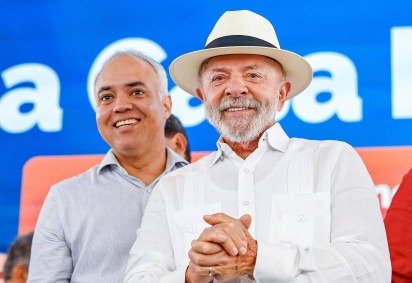 Comentários sobre a relação entre Flávio Bolsonaro e Vorcaro tamb[em foram feitas por Lula, na tarde desta quinta-feira (14/5), em discurso realizado na Bahia -  (crédito: SEAUD/PR) -Comentários sobre a relação entre Flávio Bolsonaro e Vorcaro tamb[em foram feitas por Lula, na tarde desta quinta-feira (14/5), em discurso realizado na Bahia -  (crédito: SEAUD/PR)