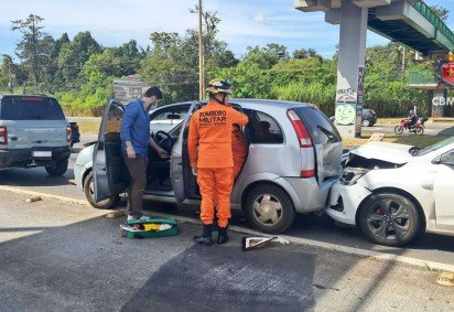 Engavetamento na EPTG deixa dois feridos
