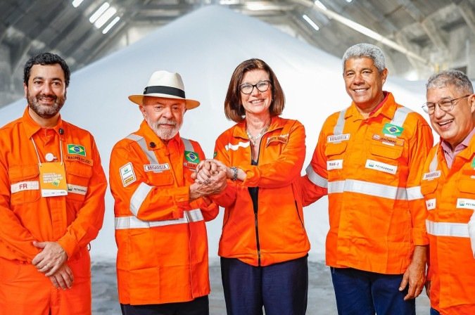 Presidente da República, Luiz Inácio Lula da Silva, durante visita à Fábrica de Fertilizantes Nitrogenados da Petrobras na Bahia (Fafen-BA) por ocasião da Retomada das Operações, na Rua Eteno – Polo Industrial de Camaçari - BA - (crédito: SEAUD/PR) Presidente da República, Luiz Inácio Lula da Silva, durante visita à Fábrica de Fertilizantes Nitrogenados da Petrobras na Bahia (Fafen-BA) por ocasião da Retomada das Operações, na Rua Eteno – Polo Industrial de Camaçari - BA - (crédito: SEAUD/PR)