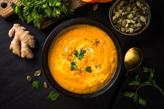 Creme low carb de abóbora com gengibre (Imagem: nadianb | Shutterstock) - (crédito: EdiCase) Creme low carb de abóbora com gengibre (Imagem: nadianb | Shutterstock) - (crédito: EdiCase)