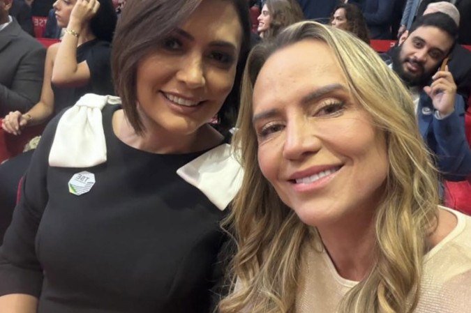 Segundo a ex-primeira-dama, o grupo participou de um momento de oração ao lado da governadora - (crédito: Redes sociais) Segundo a ex-primeira-dama, o grupo participou de um momento de oração ao lado da governadora - (crédito: Redes sociais)