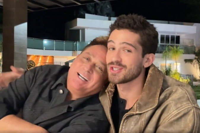 Leonardo reage a pergunta sobre nudez feita por João Guilherme e diverte fãs em entrevista descontraída - (crédito: Observatorio dos Famosos) Leonardo reage a pergunta sobre nudez feita por João Guilherme e diverte fãs em entrevista descontraída - (crédito: Observatorio dos Famosos)