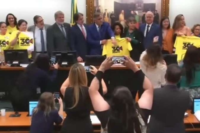 Sessão da CCJ que aprovou PL de limite de jornada para psicólogos - (crédito: Reprodução YouTube/Câmara dos Deputados) Sessão da CCJ que aprovou PL de limite de jornada para psicólogos - (crédito: Reprodução YouTube/Câmara dos Deputados)