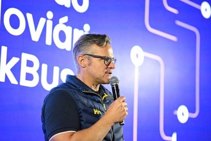 Phillip Klien, CEO da ClickBus, durante evento de lançamento da empresa, nesta quinta-feira (14/5), em São Paulo - (crédito: Divulgação / ClickBus) Phillip Klien, CEO da ClickBus, durante evento de lançamento da empresa, nesta quinta-feira (14/5), em São Paulo - (crédito: Divulgação / ClickBus)