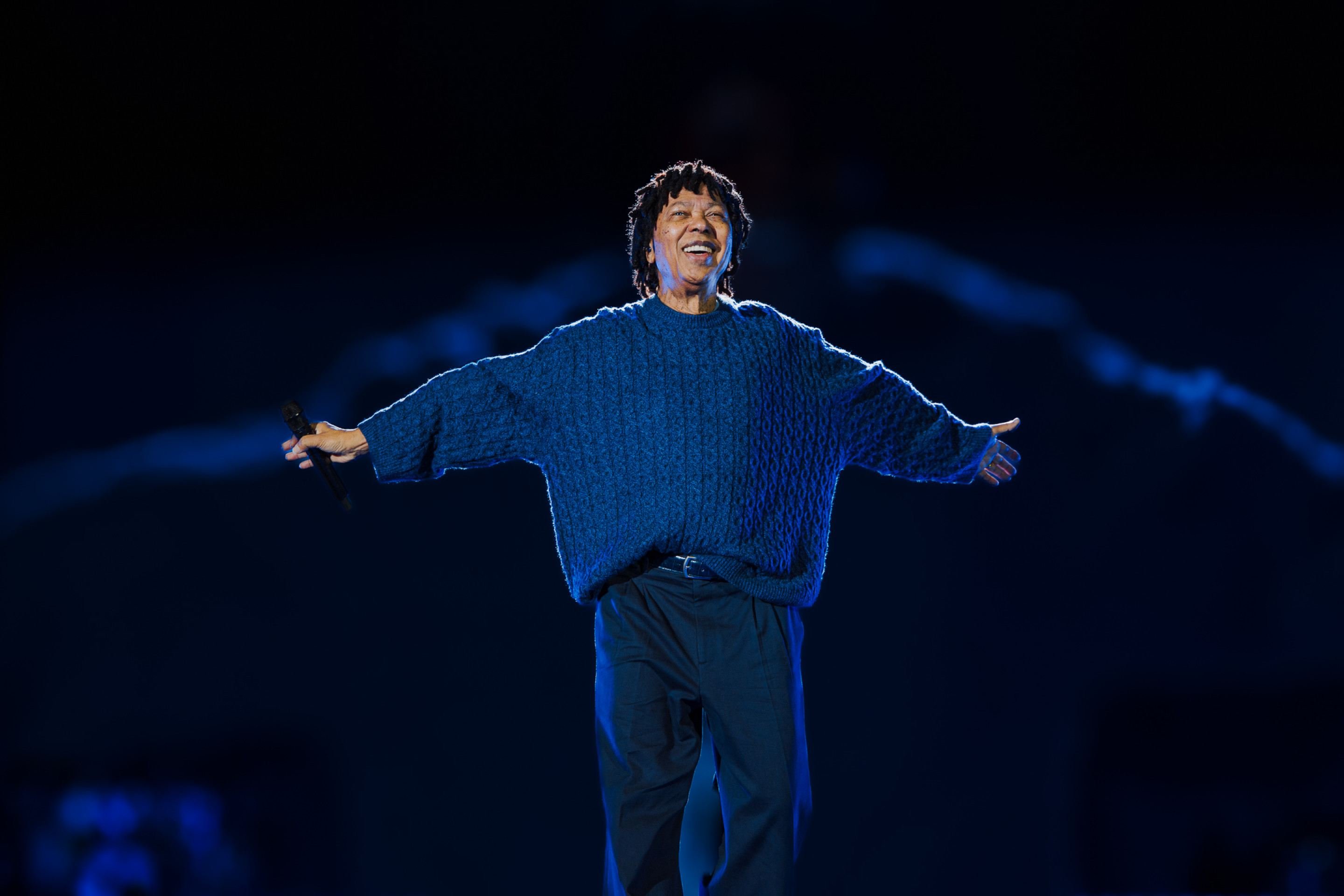Djavan acalenta cora&ccedil;&otilde;es em in&iacute;cio de turn&ecirc; que chega a Bras&iacute;lia em junho     