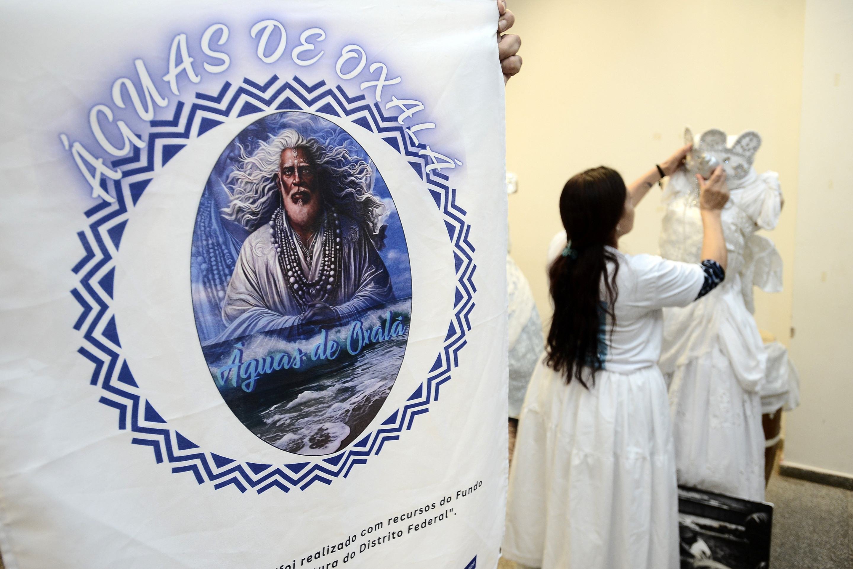 O projeto &Aacute;guas de Oxal&aacute;, idealizado por M&atilde;e Frances de Oy&aacute;, promove rituais de lavagem e oficinas formativas para combater a intoler&acirc;ncia, preservar o patrim&ocirc;nio afro-brasileiro e estimular o empreendedorismo 