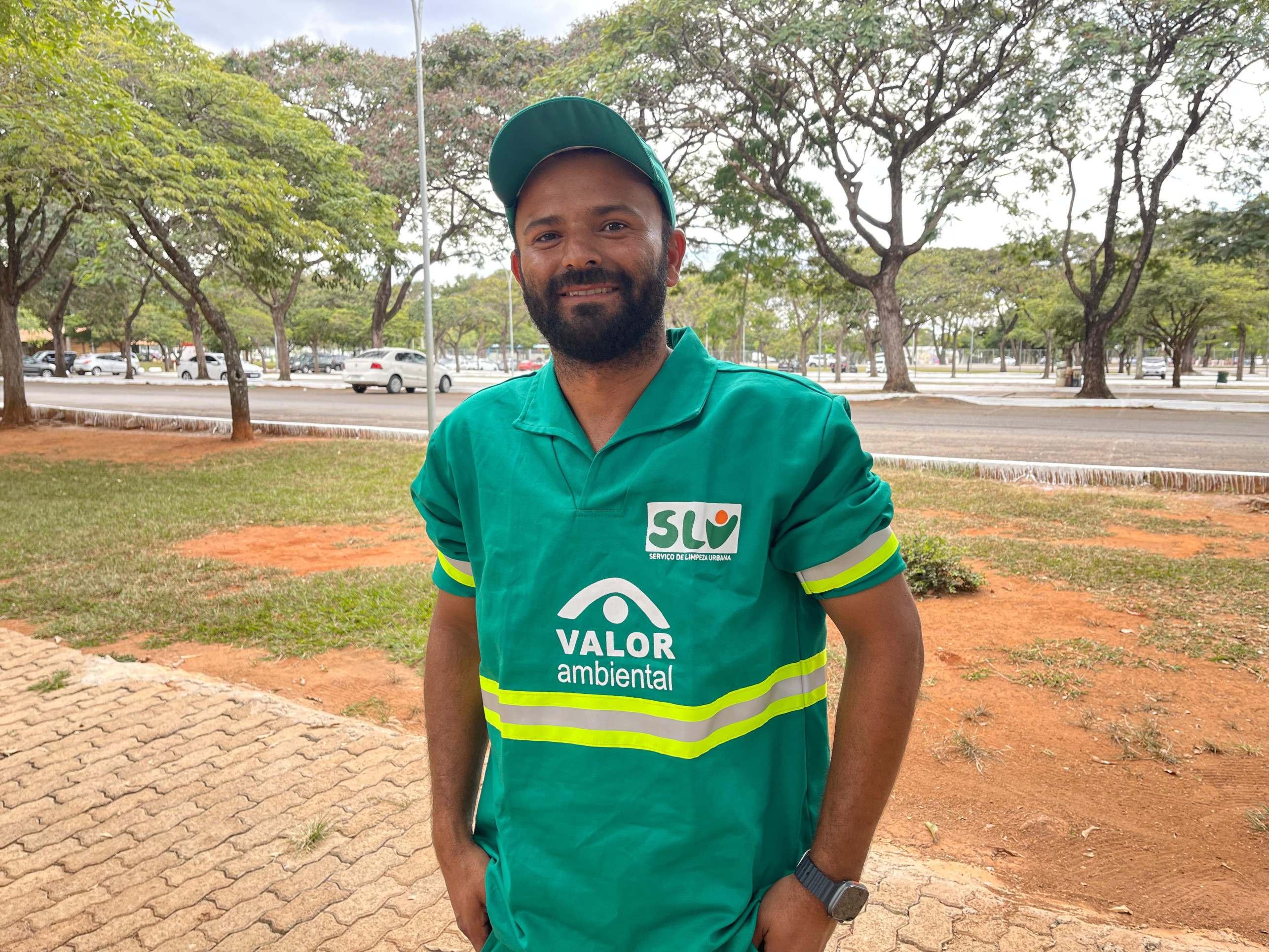 Para Osmildo Santos Pereira, 38 anos, e h&aacute; 15 trabalhando no servi&ccedil;o de limpeza urbana, o reconhecimento tamb&eacute;m faz diferen&ccedil;a