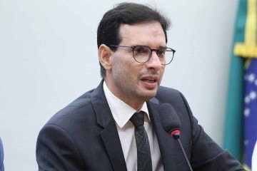 A leitura do relatório, feito pelo deputado Leo Prates (Republicanos-BA), ficou para a próxima segunda-feira (25/5) -  (crédito: Kayo Magalhães / Câmara dos Deputados)