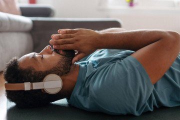 Os efeitos do <em>breathwork</em> vão além do relaxamento. Há evidências de que mudanças na respiração podem melhorar a regulação do sistema nervoso -  (crédito: Getty Images)