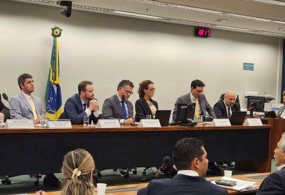 Audiência Pública, com a presença do ministro da Fazenda, Dario Durigan, discutiu os impactos econômicos da redução da jornada de trabalho -  (crédito: João Pedro Resende de Carvalho)