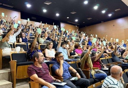 Professores da UnB aprovam indicativo de greve em assembleia -  (crédito: Halanna Andrade - ADUnB)