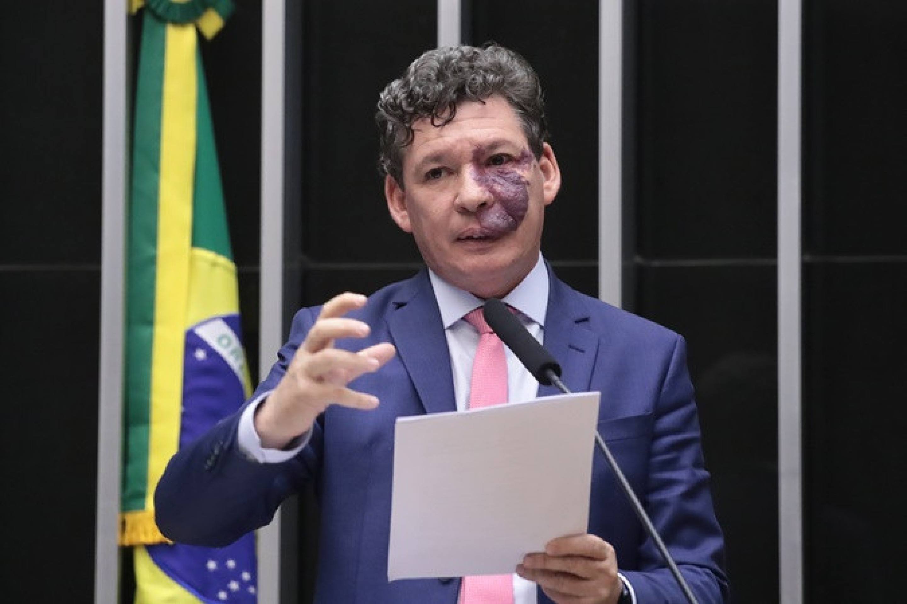 Lopes j&aacute; trabalhou 64 horas semanais