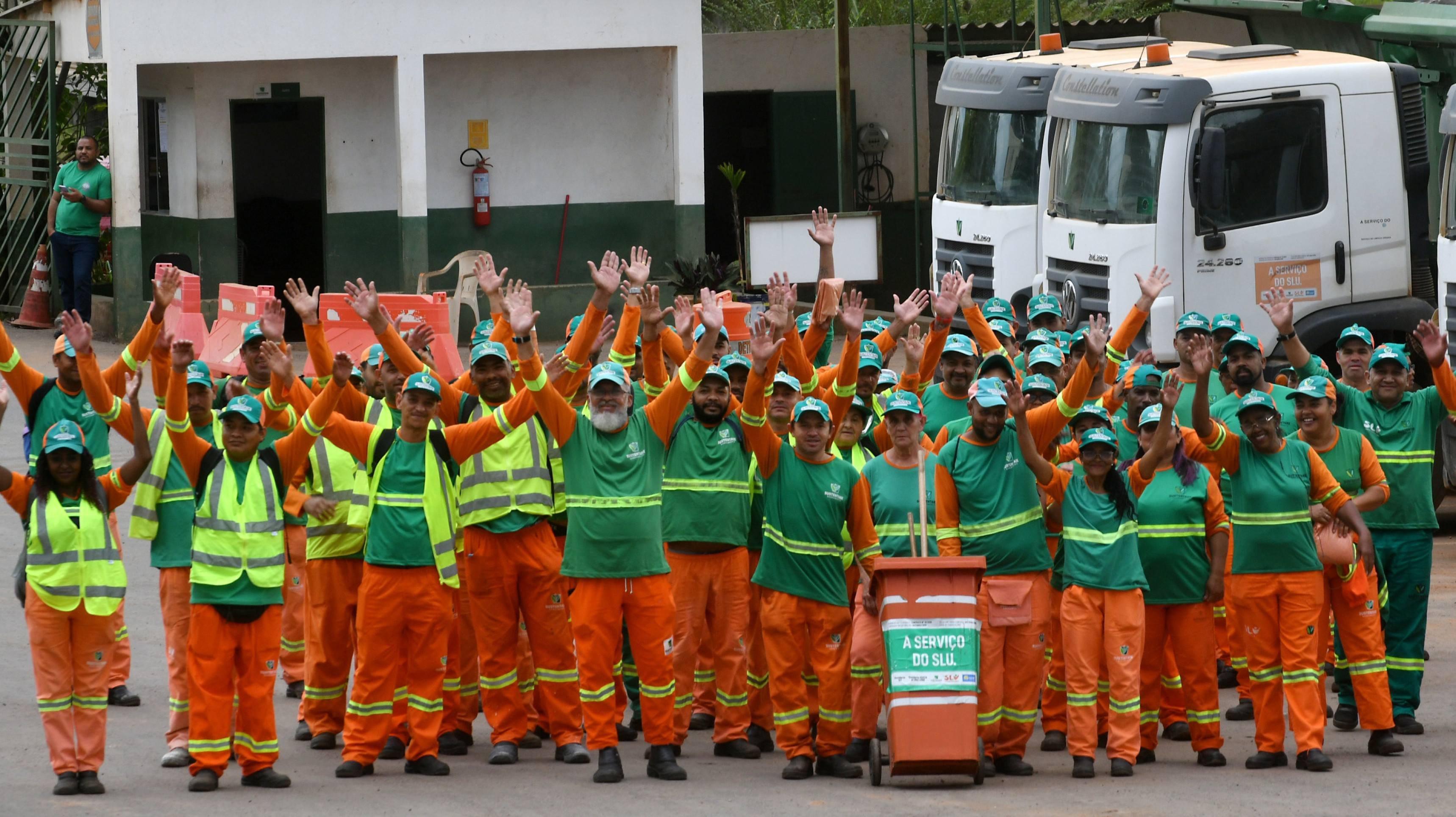 Os heróis da limpeza: DF celebra o Dia do Gari