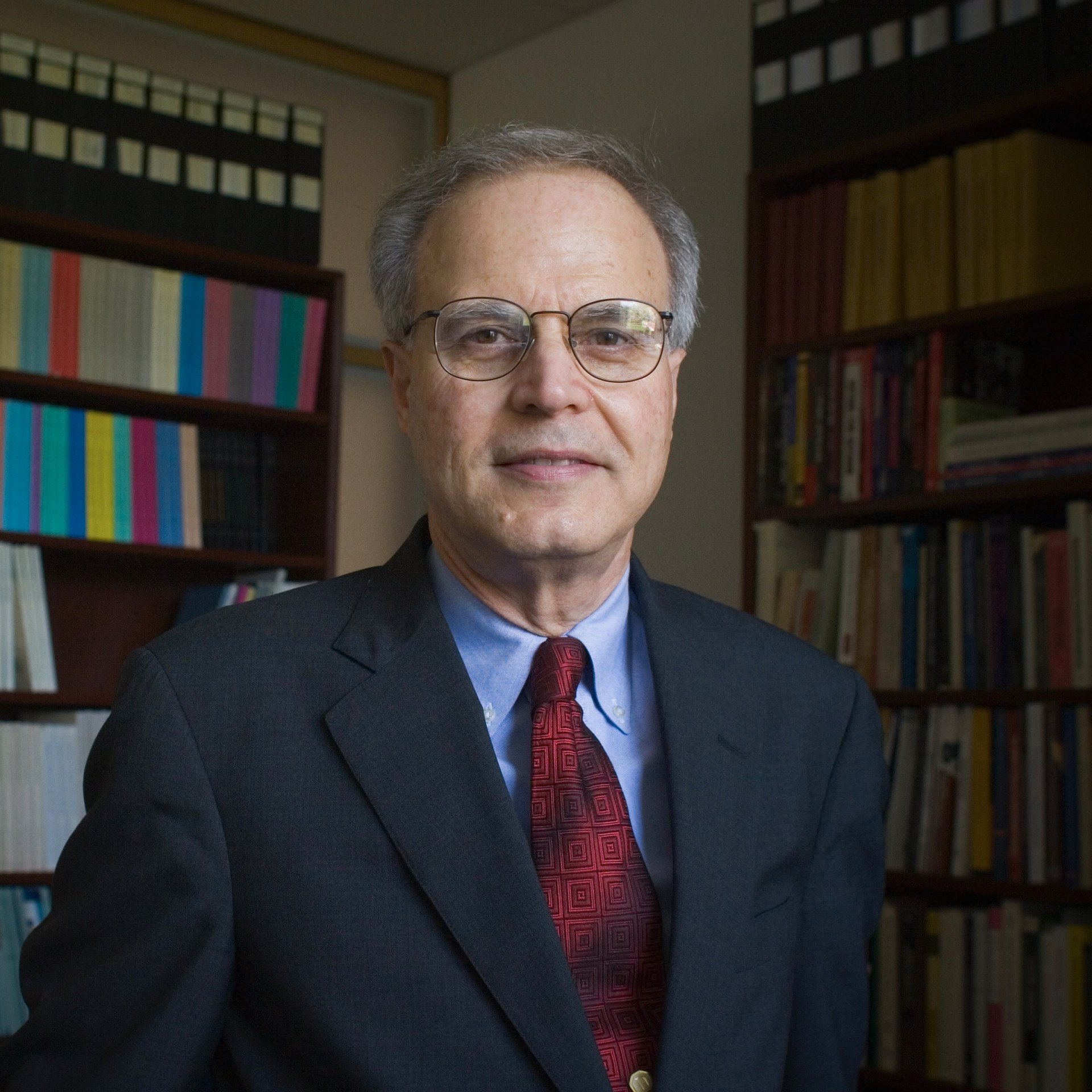 Jorge I. Dom&iacute;nguez, professor aposentado de estudos internacionais da Universidade de Harvard