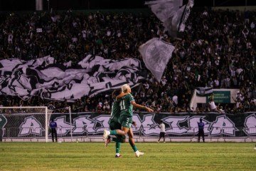 Bezerrão lotado foi recompensado com a virada do líder Gama -  (crédito: Diller Abreu/FFDF)
