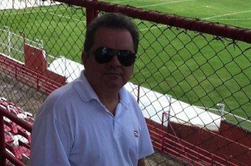 Milton Naves, voz histórica do rádio mineiro, morre aos 70 - (crédito: Reprodução/Redes sociais ) Milton Naves, voz histórica do rádio mineiro, morre aos 70 - (crédito: Reprodução/Redes sociais )