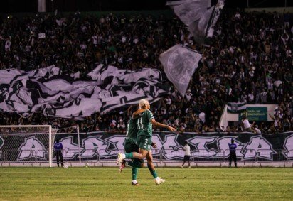 Bezerrão lotado foi recompensado com a virada do líder Gama -  (crédito: Diller Abreu/FFDF) -Bezerrão lotado foi recompensado com a virada do líder Gama -  (crédito: Diller Abreu/FFDF)