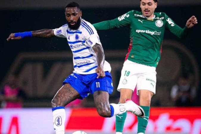 O cruzeirense Gerson disputa a bola com o palmeirense Maurício neste jogo que ficou no 1 x 1 na Arena Barueri - (crédito: Marco Galvão/Cruzeiro) O cruzeirense Gerson disputa a bola com o palmeirense Maurício neste jogo que ficou no 1 x 1 na Arena Barueri - (crédito: Marco Galvão/Cruzeiro)