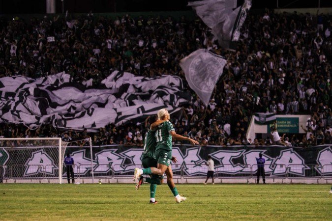 Bezerrão lotado foi recompensado com a virada do líder Gama - (crédito: Diller Abreu/FFDF) Bezerrão lotado foi recompensado com a virada do líder Gama - (crédito: Diller Abreu/FFDF)
