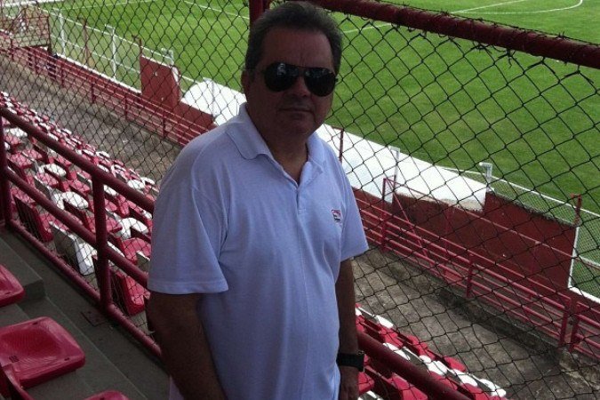 Milton Naves, voz histórica do rádio mineiro, morre aos 70 - (crédito: Reprodução/Redes sociais ) Milton Naves, voz histórica do rádio mineiro, morre aos 70 - (crédito: Reprodução/Redes sociais )