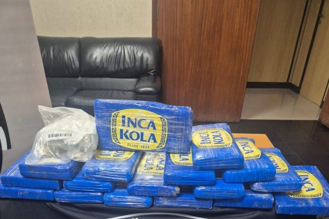 PF apreende cerca de 20 kg de cocaína e prende dois suspeitos no DF
- (crédito: Divulgação/PF) PF apreende cerca de 20 kg de cocaína e prende dois suspeitos no DF
- (crédito: Divulgação/PF)