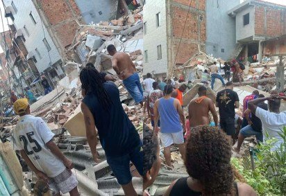 Seis pessoas estavam no prédio no momento do desmoronamento -  (crédito: Reprodução/redes sociais )