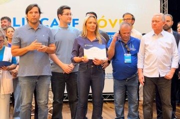 Celina Leão destaca autonomia financeira em formatura do Qualifica DF Móvel
 -  (crédito: Paulo Gontijo/CB)