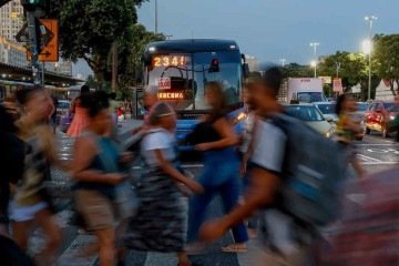 Trabalhares se deslocando - (crédito: Fernando Frazão/Agência Brasil) Trabalhares se deslocando - (crédito: Fernando Frazão/Agência Brasil)
