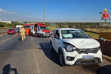 Bombeiros atendem ocorrência de trânsito no Viaduto Ayrton Senna - (crédito: CBMDF/Divulgação) Bombeiros atendem ocorrência de trânsito no Viaduto Ayrton Senna - (crédito: CBMDF/Divulgação)
