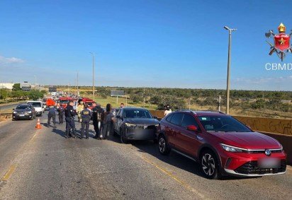 Bombeiros atendem ocorr&ecirc;ncia de tr&acirc;nsito no Viaduto Ayrton Senna