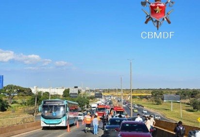 Bombeiros atendem ocorr&ecirc;ncia de tr&acirc;nsito no Viaduto Ayrton Senna