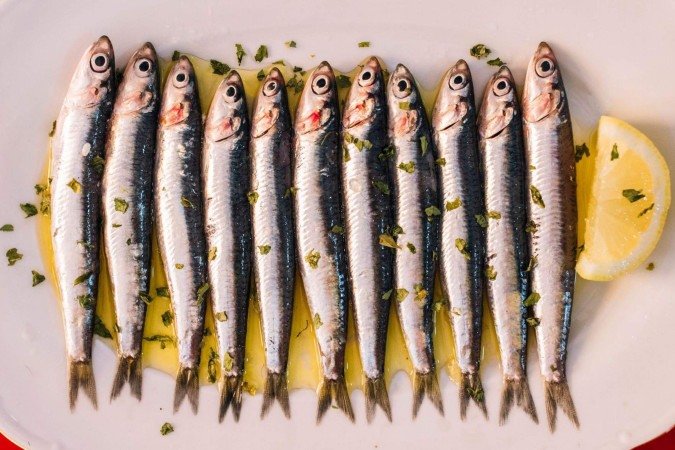 O principal nutriente das sardinhas são os ácidos graxos ômega-3, fundamentais para o funcionamento do cérebro e do coração - (crédito: Getty Images) O principal nutriente das sardinhas são os ácidos graxos ômega-3, fundamentais para o funcionamento do cérebro e do coração - (crédito: Getty Images)