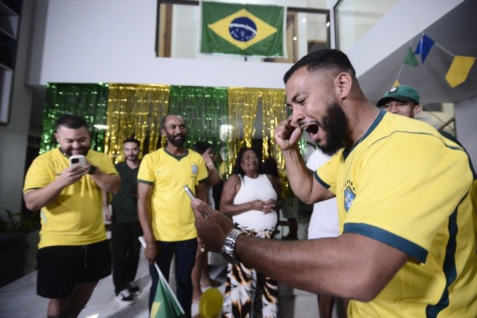 Familiares e amigos de Igor Thiago estiveram conectados com o atacante por meio de liga&ccedil;&atilde;o de v&iacute;deo e vibraram juntos