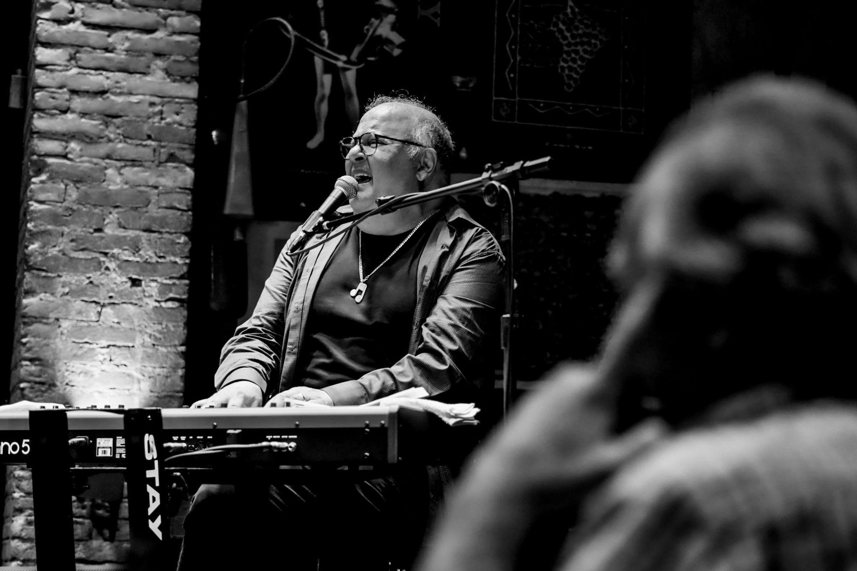 Eterno romântico, Guilherme Arantes faz show no Ulysses Centro de Convenções