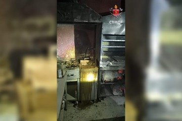 O incêndio começou a partir de um acidente com uma fritadeira, na manhã desta terça-feira (19/5) -  (crédito: Corpo de Bombeiros do Distrito Federal/Divulgação)