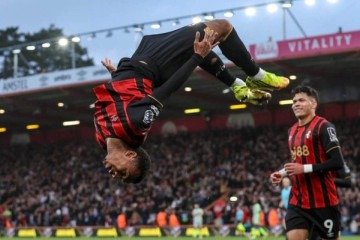 Kroupi comemora o gol da vitória do Bournemouth sobre o Manchester City -  (crédito: Foto: Divulgação)